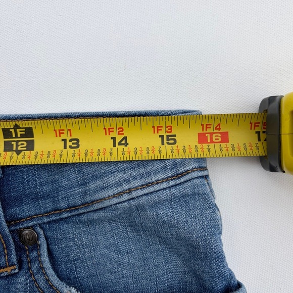 Wrangler Womens High Waisted Distressed Denim Shorts Medium Wash Raw Hem Size 31 - Picture 6 of 7